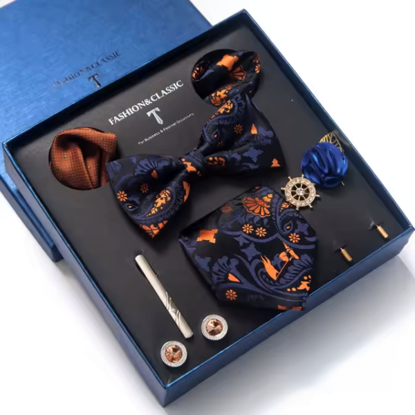 Set Cadou Elegant Bărbați 8 Piese – Cravată, Papion, Batistă, Ac de Cravată, Butoni, Ac decorativ și Cutie Premium
